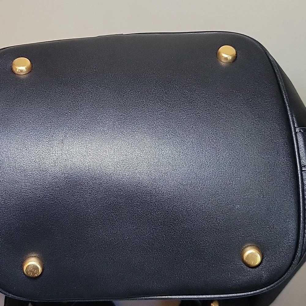Tory Burch Black Bucket Bag. NWOT‎